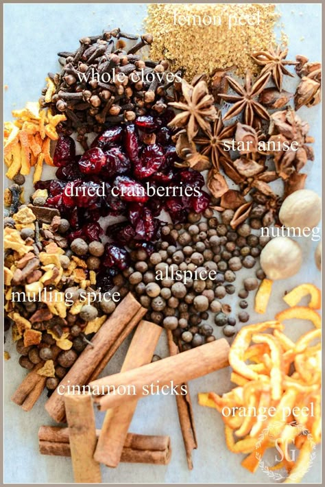 HOLIDAY SIMMERING POTPOURRI- The ingredients are probably in your pantry cupboard! Diy Fall Potpourri, Holiday Simmering Potpourri, Fall Potpourri, Homemade Potpourri, Stove Top Potpourri, Simmering Potpourri, Potpourri Recipes, Mulling Spices, Holiday Fragrance