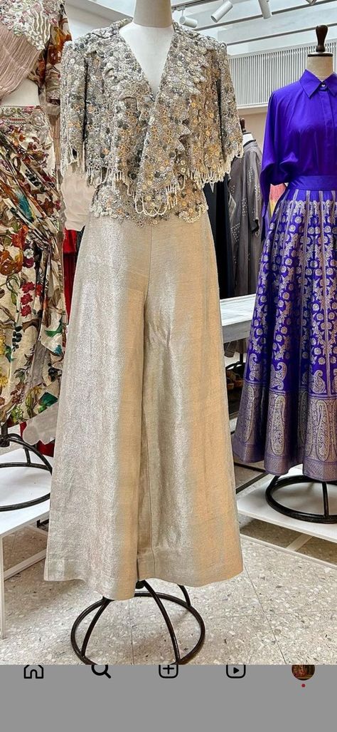 Velvet Indowestern Women, Trending Indo Western Outfits, Designer Indo Western Outfits For Women, Latest Indo Western Outfits For Women, Indowestern Outfits Wedding Women, Bell Bottom Suit, Indo Western Outfit Ideas, Indo Western Outfits For Women, Classy Fashion Chic