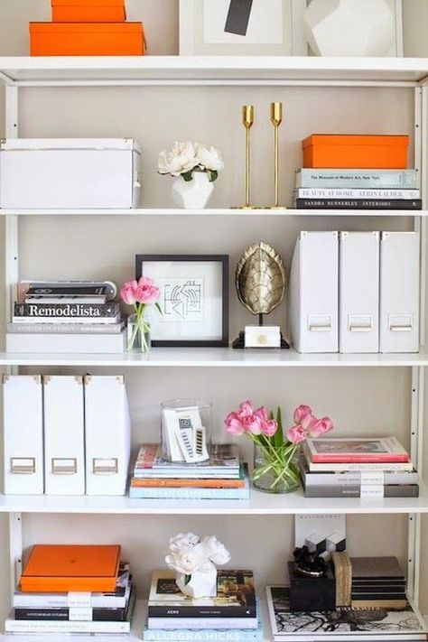 With November officially here, the countdown to the holidays is upon us. But before we get to Christmas and all the glittery trimmings, I love these... Beautiful Organization, Offices Ideas, Styling A Bookcase, Organized Desk, White Bookshelf, Office Bookshelves, Design Darling, Bookcase Styling, Dream Office