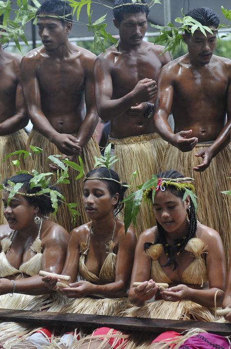 110714-O-ZZ999-007 POHNPEI, Federated States of Micronesia (July 14, 2011) -- A local tribal dance was performed during the closing ceremonies in the Federated States of Micronesia. Pacific Partnership 2011 will visit the islands of Tonga, Vanuatu, Papua New Guinea, Timor-Leste and the Federated States of Micronesia. (Photo By Kristopher Radder) Korowai Tribe, Pohnpei Micronesia, Micronesia Flag, Federated States Of Micronesia, Unique Faces, Timor Leste, New Guinea, Tonga, Vanuatu