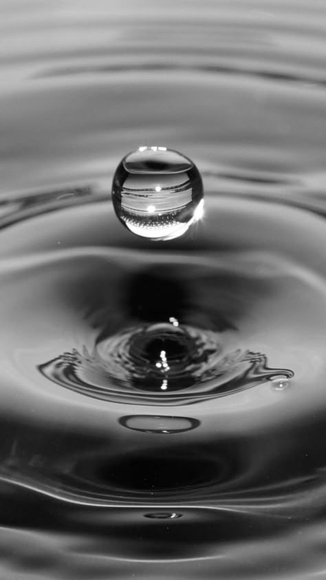 Water Droplets Art, Bubbles Photography, Charcoal Artwork, Water Drop Photography, Photography Backdrops Diy, Coffee Artwork, Best Nature Images, Walk In Tubs, Teapot Design