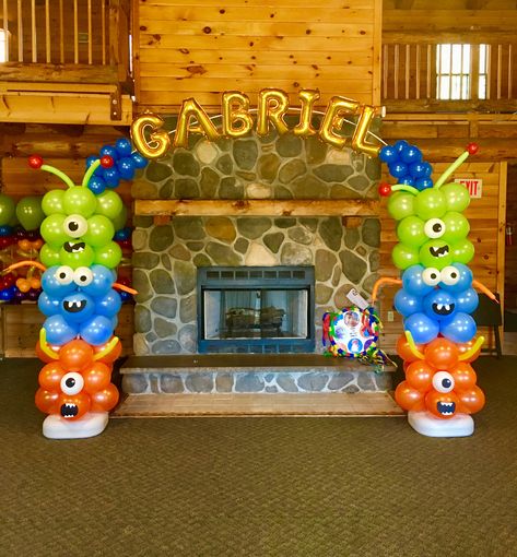 Monster balloon arch Monster Balloon Arch, Monster Balloons, Monster Birthday Cakes, Monster 1st Birthdays, 1st Birthday Balloons, Monster Theme, Singing Monsters, Monster Birthday, Balloon Decor