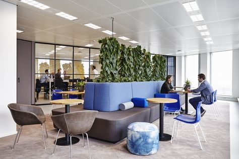 OVG Real Estate Offices – Amsterdam, offices of OVG Real Estate located in Amsterdam, Netherlands. Inspirational Office Decor, Breakout Space, Office Lobby, Real Estate Office, Modern Office Design, Comfortable Office, Banquette Seating, Bench Seating, Office Seating