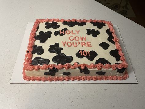 Cow Themed Sheet Cake, Western Sheet Cake Ideas, Diy Cow Print Cake, Cow Sheet Cake Birthday, Cowgirl Sheet Cake, Birthday Cake Cow Print, Cow Print Sheet Cake, Zesty Desserts, Cow Sheet Cake