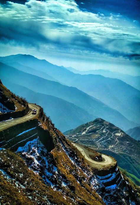 Zuluk, Sikkim Zuluk Sikkim, Sikkim Nature, Sikkim Tourism, Bhutan Travel, Honeymoon Tour Packages, Kpop Dress, Couples Book, Cartoon Clouds, Journey Of Love