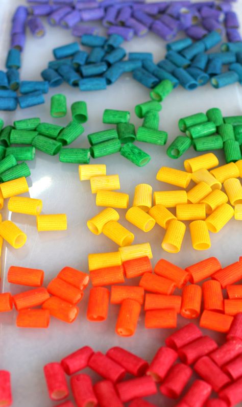 How to make your own Rainbow Pasta and what to do with it once you have!  From Fun at Home with Kids Rainbow Pasta, Diy Montessori, Home With Kids, Diy Rainbow, Rainbow Crafts, Toddler Play, Toddler Fun, Beads Diy, Preschool Fun