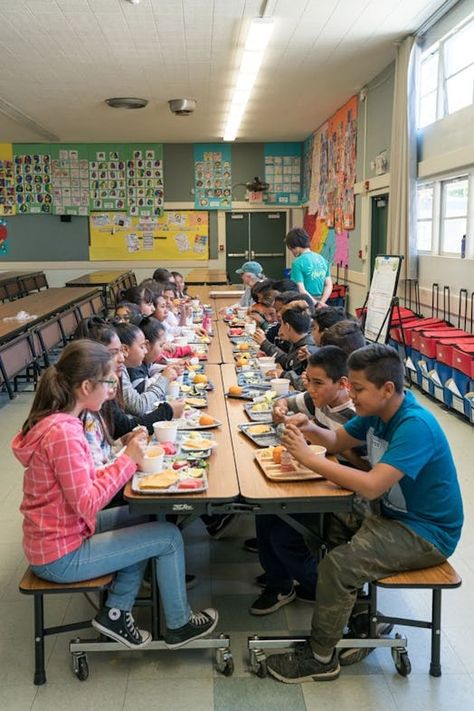 We Need To Rethink The School Cafeteria Luxury School Cafeteria, Kindergarten Cafeteria, Middle School Cafeteria, Cafeteria Behavior, School Cafeteria Decorations, School Cafeteria Food, Room Reference, School Kitchen, School Cafe