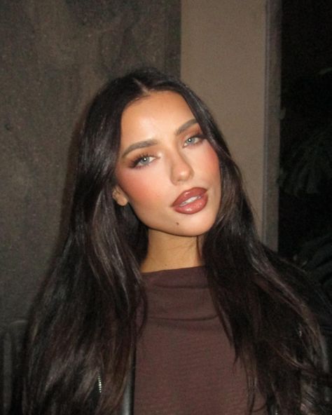 @crystalbellotti x @whitefoxboutique 🔥 #australianmakeupartist #sydneymakeup #sydneymakeupartist #makeupartist #makeup Makeup Light Skin, Brown Lip Makeup Look, Makeup Trends 2024, Cindy Kimberly Makeup Looks, Cindy Kimberly Make Up Looks, Emily Ratajkowski Makeup Smokey Eye, Dark Lip Makeup, Rihanna Dark Makeup, Wolfiecindy Makeup