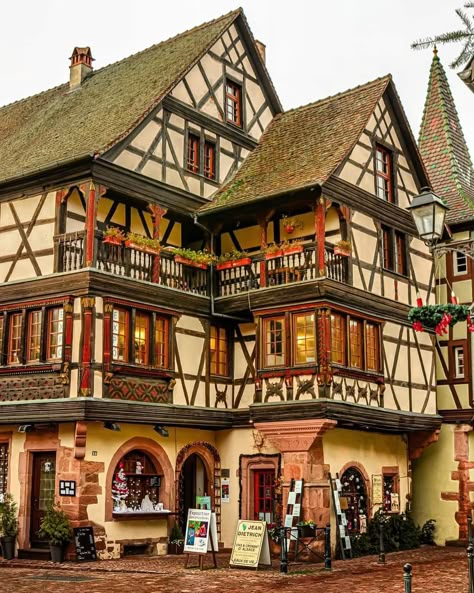 Old German Architecture, German Style House, German Library, Bavarian House, German Houses, Visuell Identitet, German Architecture, Alsace France, Medieval Houses