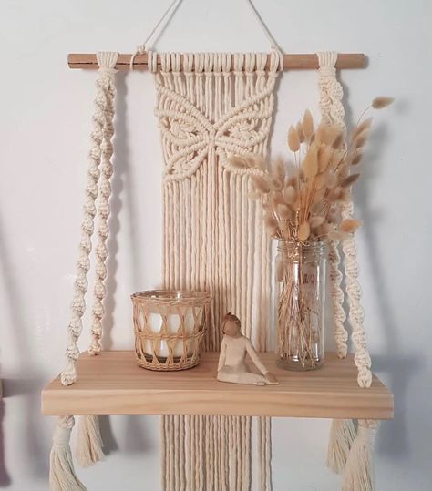 Macrame Shelf Diy, Dream Catcher Crochet, Wall Hanging Dream Catcher, Diy Crafts Easy At Home, Home Decor Macrame, Macrame Hanging Shelf, Hanging Craft Ideas, Macrame Shelf, Crochet Dreamcatcher