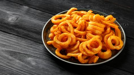 This Hack Allows You To Make Curly Fries Without A Spiralizer Types Of French Fries, Battered Mushrooms, Chili Fries, Curly Fries, Fries Recipe, Cooking Gadgets, Specialty Foods, Tasting Table, Yummy Sweets