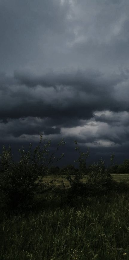 Dreary Aesthetic Wallpaper, Stormy Aesthetic Wallpaper, Stormy Background Aesthetic, Stormy Weather Aesthetic Wallpaper, Stormy Clouds Aesthetic, Sky Before Storm Aesthetic, Stormy Wallpapers, Thunderstorm Aesthetic Wallpaper, Sky Before Storm