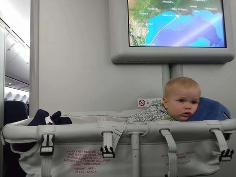 All You Have To Know About Airplane Bassinet For Your Baby: what some airline companies hide from us Baby On Airplane, Airplane Bassinet, Baby Travel Essentials Airplane, Baby Airplane Travel, Baby Travel Bed, Airline Company, Flying With A Baby, Baby Bassinet, United Airlines