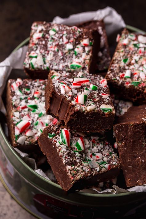 Chocolate Peppermint Fudge, Peppermint Fudge Recipe, Cake Mix Bars, Chocolate Peppermint Cake, Peppermint Fudge, Baker By Nature, Chocolate Work, Christmas Fudge, Fudge Bars