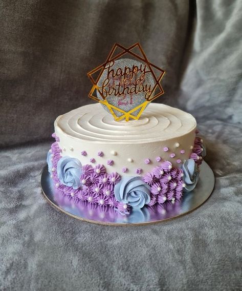 Purple Color Cake Birthday, Flat Cakes Designs, Janmashtami Cake Ideas Simple, Simple Cake For Girl, Colourful Cake Designs, Simple Butterscotch Cake Design, Side Cake Designs, Simple Icing Cake, Buttercream Cake Designs Birthday Women