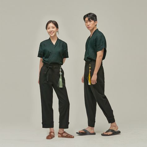 Resort Uniform Ideas, Waiter Uniform Modern, Modern Chinese Restaurant, Vietnam Restaurant, Restaurant Uniform, Japanese Workwear, Comic Clothes, Restaurant Uniforms, Hotel Uniform