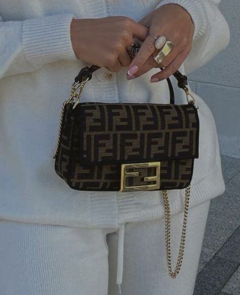 Trendy Handbags 2023, Louis Vuitton Handbags Aesthetic, Lv Bags Aesthetic, Fendi 2023 Bag, Fendi Bag Aesthetic, Purse Fendi, Fendi Fashion, Expensive Bag, Fendi Handbag