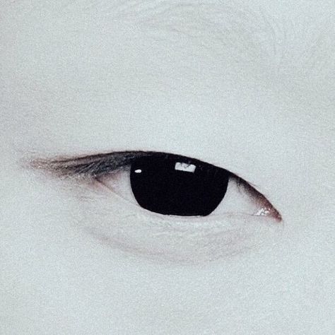 All the islands in the ocean/ All the heaven's in motion/ Let me show you the world in my eyes The Garden Of Words, Kushina Uzumaki, Asian Eyes, Shades Of White, An Eye, Eye Black, White Photography, Rick Owens, Naruto