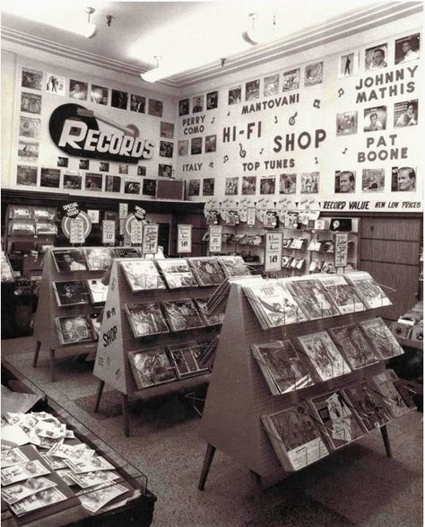 Dime Store Music counter 1950's Utica Ny, Record Shop, I'm With The Band, Record Players, Vintage Tv, Record Collection, Vintage Glam, Photo Vintage, Vintage Stuff