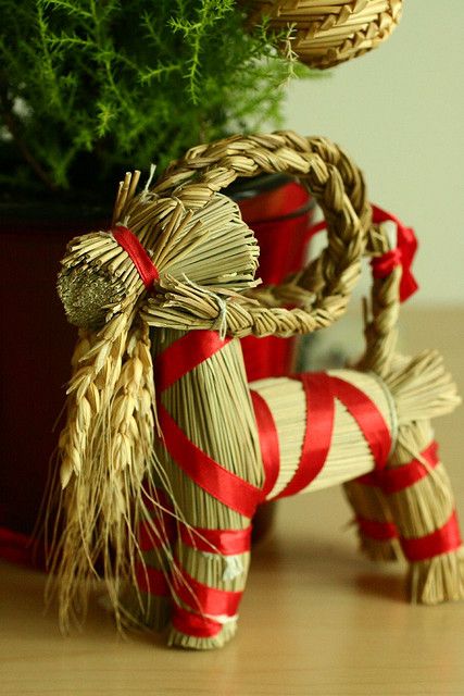 A yule goat?!  I MUST HAVE THIS!! Tradition Aesthetic, Danish Traditions, Candle Carousel, Yule Traditions, Viking Christmas, Yule Crafts, Yule Celebration, Yule Goat, Pagan Yule