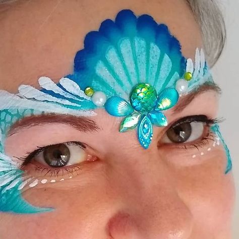 Rowena Clare @paintmebrighter on Instagram: "Mermaidy with bling. #fromboardtoface #facepaintersofinstagram #facepaintersoninstagram #facepaint #facepainter #shareyourfacepainting #featuremyfacepaint #leicesterfacepainter #facepainting #mermaid #sillyfarm #blingfacepainting #blingface #blingclusters #blingclustersforfacepainting #tealblue #seashell #clamshell #littlemermaid #underthesea #ariel #disneylittlemermaid #tealcolour #princesscrown #facepaintshare #cameronsdeepsea #deepsea #paintmebrig Face Painting Sea Theme, Seashell Face Paint, Ariel Face Paint, Mermaid Face Paint, Mermaid Face, Paint Makeup, Princess Face, Ariel Mermaid, Face Paint Makeup