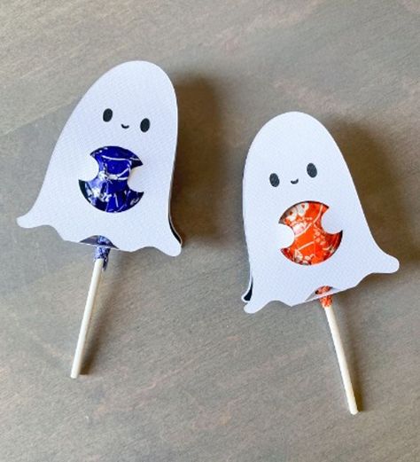 Halloween Sucker Holder Svg, Ghost Lollipop Holder, Halloween Cricut Candy Holder, Cricut Halloween Lollipop Holder, Ghost Candy Holder, Halloween Sucker Holder, Halloween Treat Crafts, Halloween Treats For Kids School Diy, Halloween Sucker Ideas