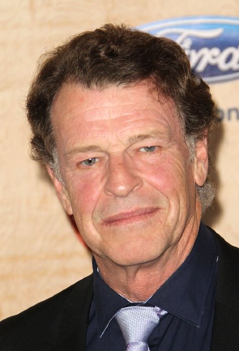 John Noble in FRINGE. This stage actor is completely and utterly underrated -- his performance as Dr. Walter Bishop is, in my opinion, legendary. Walter Bishop, John Noble, Favorite Tv Characters, Emergency Water, Stage Actor, Tv Characters, In My Opinion, Water Damage, Actors & Actresses