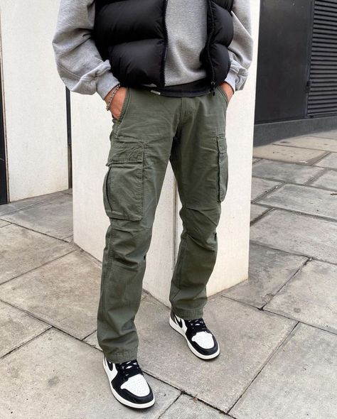 Cargo Pants Outfit Men, Mens Fall Outfits, Vintage Cargo Pants, Streetwear Inspiration, Pants Outfit Men, Black Men Street Fashion, Men Street Fashion, Street Style Outfits Men, Fall Outfits Men