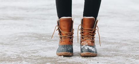 What to wear in Iceland - The best boots for Iceland Duckboot Outfits, How To Wear Duck Boots, Winter Cleaning, Stylish Winter Boots, Warm Winter Boots, Bean Boots, Stylish Boots, Winter Diy, Winter Snow Boots