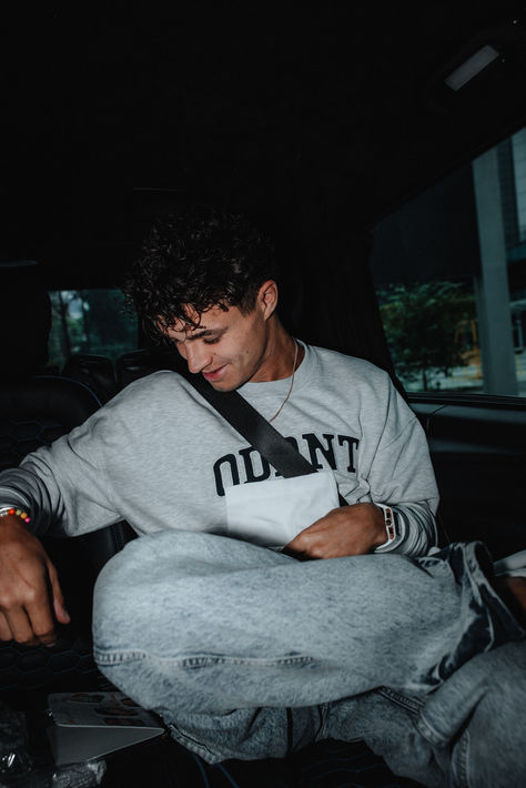 Our favourite new grey sweater as styled by Lando Norris 😇 Lando Norris Working Out, Lando Norris Skiing, Lando Norris In A Suit, Lando Norris Style, Lando Norris Car Collection, Lando Norris Outfit, Lando Norris 2024, Lando Norris Boyfriend Material, Lando Norris