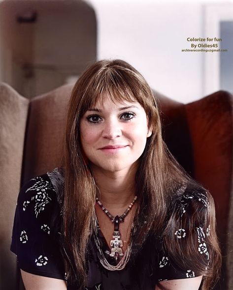 Melanie Safka Melanie Safka, 60s Icons, Hormone Replacement, Victoria Justice, Folk Music, Rest In Peace, Style Icons, Musician, Photographer