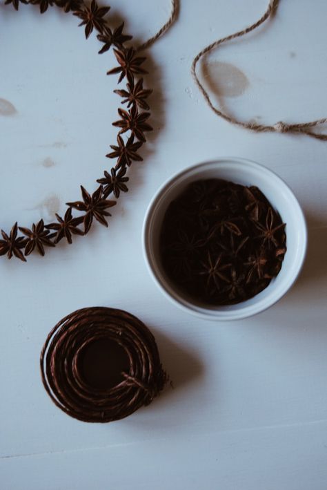 Anise Wreath, Fresh Wreaths, Wall Mantle, Shallow Bowl, Cottage Christmas, Festive Wreath, Natural Christmas, Cadeau Diy, Things To Make