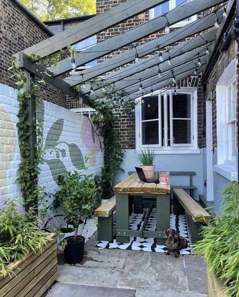 Side Return Garden, Tiny Backyard, Narrow Garden, Small Courtyard Gardens, Courtyard Gardens Design, Small Patio Garden, Courtyard Design, Back Garden Design, Small Backyard Gardens