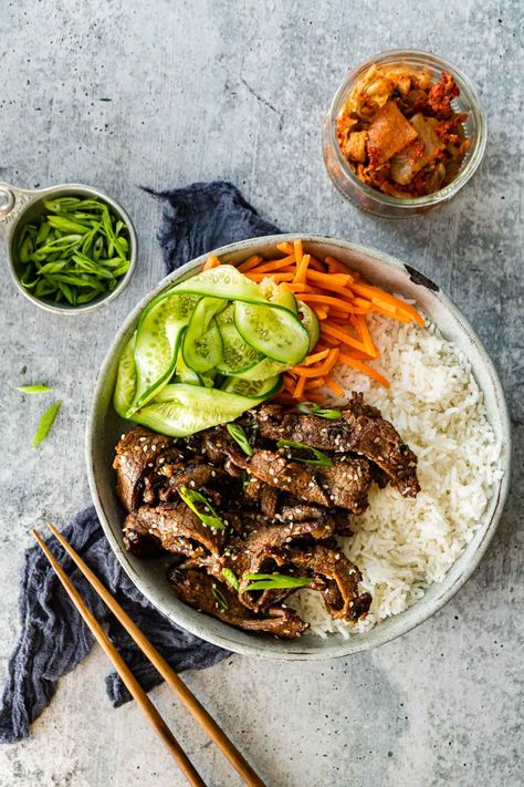 Korean Beef Bulgogi is an easy recipe for juicy steak with an authentic taste from pineapple juice, soy sauce, sesame oil, and green onion. A classic Asian food dish! Baked Crab Rangoons, Korean Bbq Short Ribs, Foods Images, Asian Beef Recipes, Beef Bulgogi Recipe, Bulgogi Marinade, Korean Beef Bulgogi, Sweet Potato Ground Beef, Easy Mongolian Beef