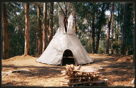 pictures of doors of american indians | Ahki Tipi | Hand Crafted Native American Teepee's by Little Joe Native American Teepee, Glamping Tent, Hiking Tent, Teepee Tent, Dream Business, Canopy Tent, Go Camping, Happy Campers, Carry Bag