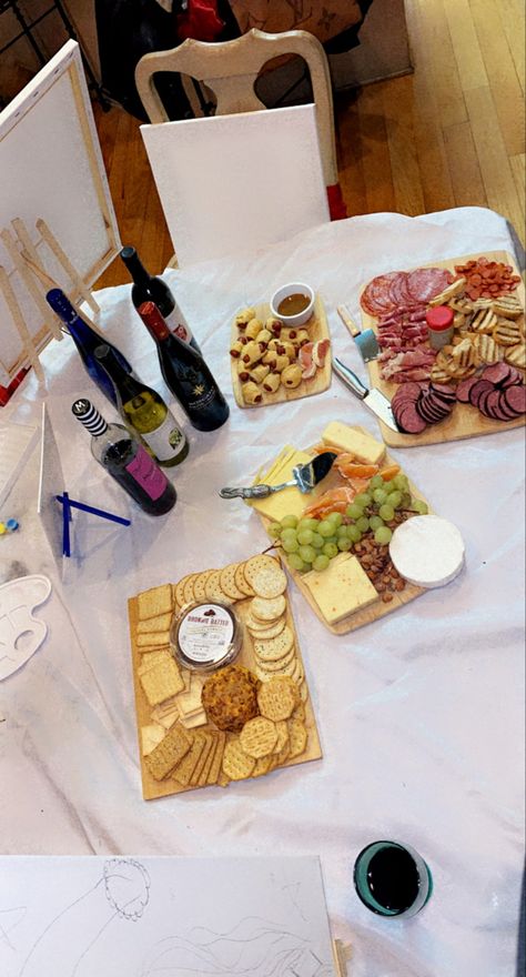 Charcuterie board I made with my sister for Christmas. We had a sip and paint Paint And Sip Charcuterie, Paint And Sip Party Food Ideas, Paint And Sip Appetizers, Food For Sip And Paint, Sip And Paint Snacks, Sip And Paint Food Ideas, Sip And Paint Picnic Setup Ideas, Paint And Sip Food Ideas, Paint And Sip Party Ideas