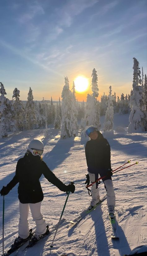 #skiing #winter #sweden #idrefjäll #friendship Ski Europe, Sweden Aesthetic, Skiing Aesthetic, Stockholm City, Sweden Travel, Winter Inspo, Sk Ii, Winter Love, Winter Aesthetic