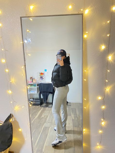 Gray Flared Leggings Outfit, Swagy Fits, Grey Flare Leggings, Jordan 4 Outfits, Flare Leggings Outfit, Air Jordan 1s, Flare Legging, Jordan 4s, Flared Leggings