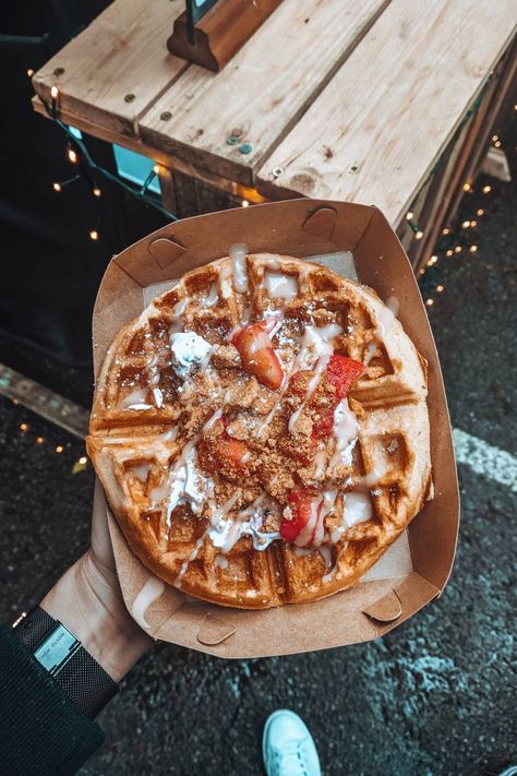 Waffle Truck Street Food, Dessert Street Food, Waffle Food Truck, Breakfast Street Food, Street Food Dessert, Waffles Ideas, Street Food Ideas, Waffle Truck, Breakfast Food Truck