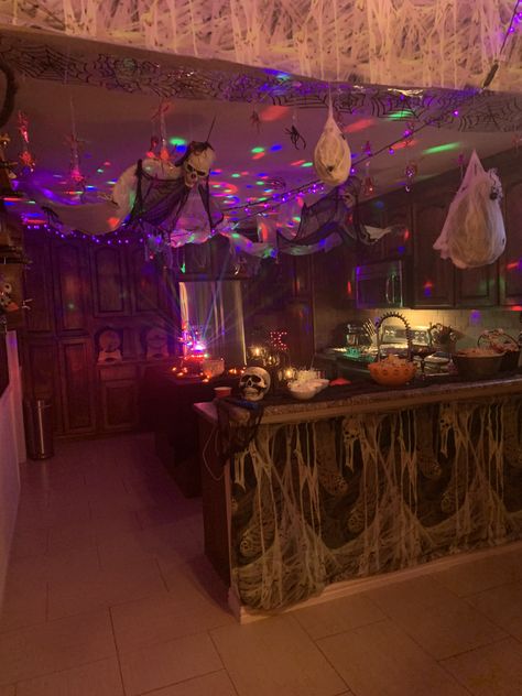 Halloween Home Decor Indoor, Halloween Party Ideas For Adults, Diy Halloween Home Decor, Doctor Halloween, Party Ideas For Adults, Creepy Halloween Party, Indoor Ideas, Hallowen Ideas, Halloween Party Ideas