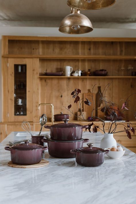 Le Creuset Kitchen, Le Creuset Cookware, Purple Kitchen, Gadgets Kitchen Cooking, Iron Cookware, Cast Iron Cookware, Apartment Kitchen, Neutral Palette, Le Creuset