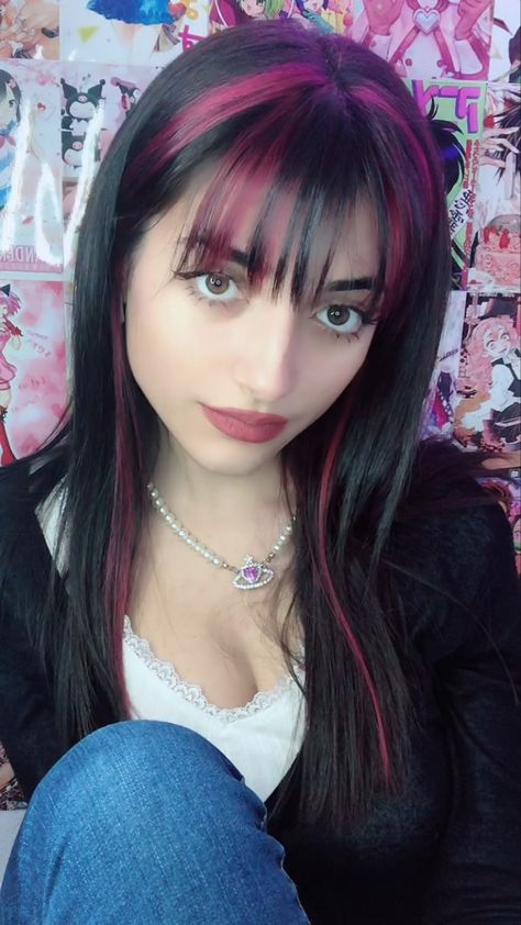 Draculaura Hair Dye, Draculaura Hair, Black Bangs, Dyed Bangs, Hair With Bangs, Hair Dye, Pink And Black, Aesthetic Photo, Hairstyles With Bangs