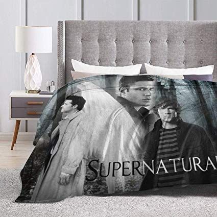 Supernatural Blanket, Warm Blankets Cozy, Red Blanket, White Comforter, Warm Throw Blanket, Summer Quilts, Bed Couch, Warm Blanket, Chair Bed