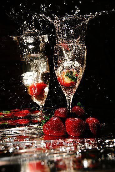 champagne & strawberry Champagne Cocktail, My Funny Valentine, Champagne Flute, New Years Eve, Wine Glasses, Strawberries, Lady In Red, Happy New Year, Alcoholic Drinks