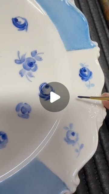 How To Paint On Ceramic Plates, Ceramica Ideas, Hand Painted Roses, Painted Plates, China Painting, Porcelain Art, July 15, China Porcelain, Porcelain Painting