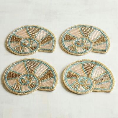 Beaded Coasters, Dry Leaf Art, Beads Clothes, House Shopping, Bday Wishlist, Unique Drink, Diy Bead Embroidery, Friend Crafts, Tambour Embroidery