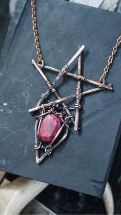 Witch Talisman, Woodland Witch, Gothic Jewelry Diy, Aesthetic Necklace, Pagan Wedding, Wire Wrap Jewelry Designs, Pentagram Pendant, Jewelry Box Diy, Wiccan Jewelry