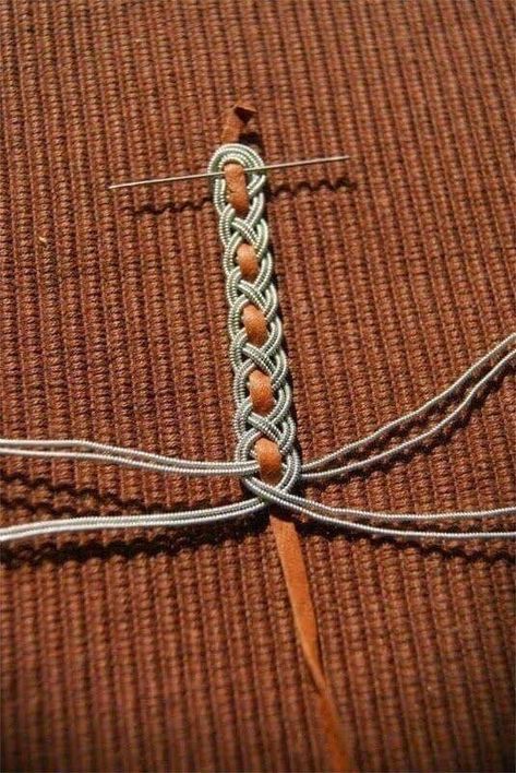 Macrame Bracelet Diy, Diy Cushions, Seni Dan Kraf, Macrame Bracelets, Macrame Jewelry, Bracelet Tutorial, Macrame Diy, Diy Schmuck, Rustic Diy