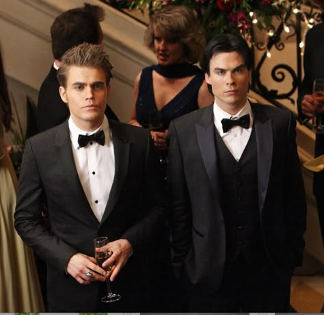 Stefan and Damon ! The Salvatore Brothers, Dangerous Liaisons, The Vampire Diaries 3, Damon And Stefan, Vampire Diaries Seasons, Vampire Diaries Damon, Original Vampire, Vampire Diaries Cast, Paul Wesley