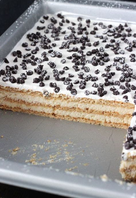 Cannoli Icebox Cake Cannoli Poke Cake, Cannoli Desserts, Cannoli Cake, Cannoli Filling, Cannoli Recipe, Icebox Cake Recipes, Icebox Cake, Poke Cake, Köstliche Desserts